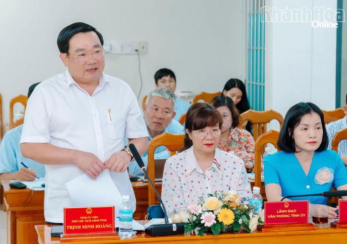 Phó Chủ tịch UBND tỉnh Trịnh Minh Hoàng phát biểu tại buổi làm việc.