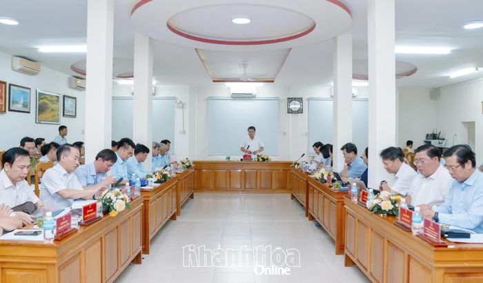 Quang cảnh buổi làm việc.