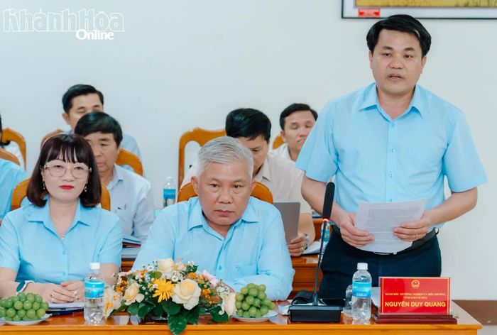 Ông Nguyễn Duy Quang - Giám đốc Sở Nông nghiệp và Môi trường báo cáo tại cuộc họp.