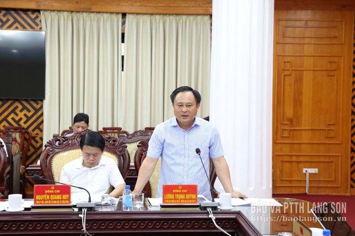 Đồng chí Lương Trọng Quỳnh, Ủy viên Ban Thường vụ Tỉnh ủy, Trưởng Ban Nội chính Tỉnh ủy phát biểu tại hội nghị