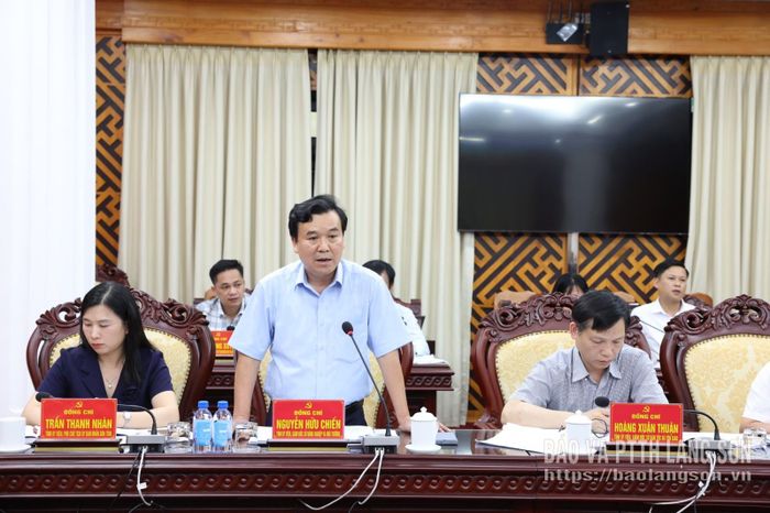 Lãnh đạo Sở Nông nghiệp và Môi trường báo cáo tại hội nghị