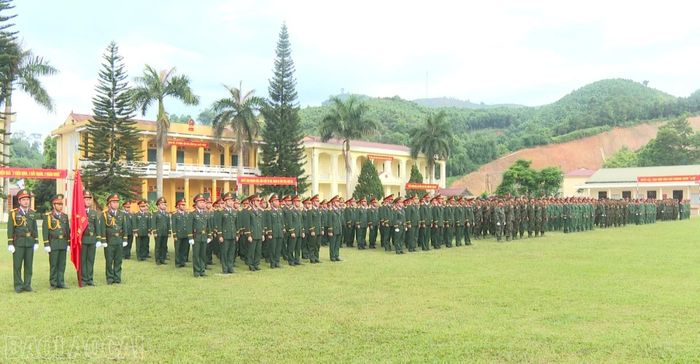 1.250 chiến sĩ mới dự lễ tuyên thệ.