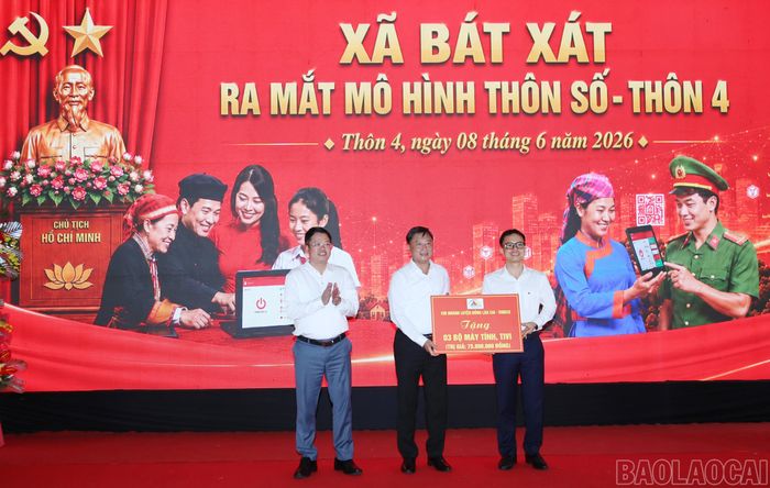 Chi nhánh Luyện đồng Lào Cai - Vimico hỗ trợ địa phương xây dựng mô hình thôn số.