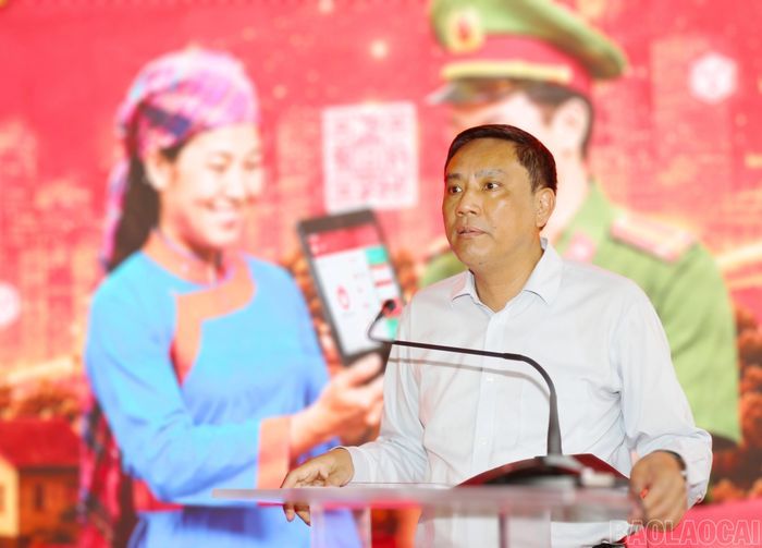 Đồng chí Hoàng Giang - Phó Bí thư Thường trực Tỉnh ủy, Chủ tịch HĐND tỉnh phát biểu tại buổi lễ.