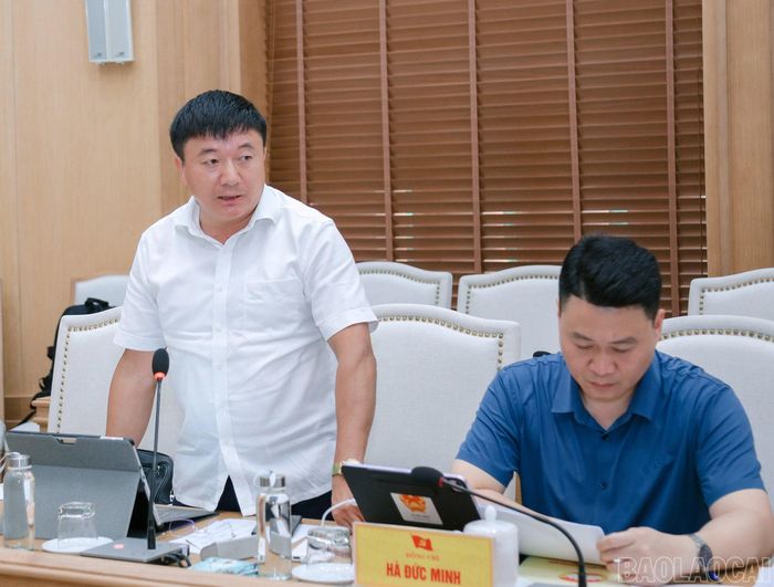 Các đại biểu thảo luận tại hội nghị.