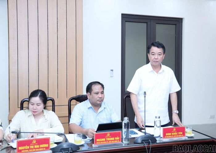 Bí thư Đảng ủy xã Lục Yên phát biểu tại buổi khảo sát.