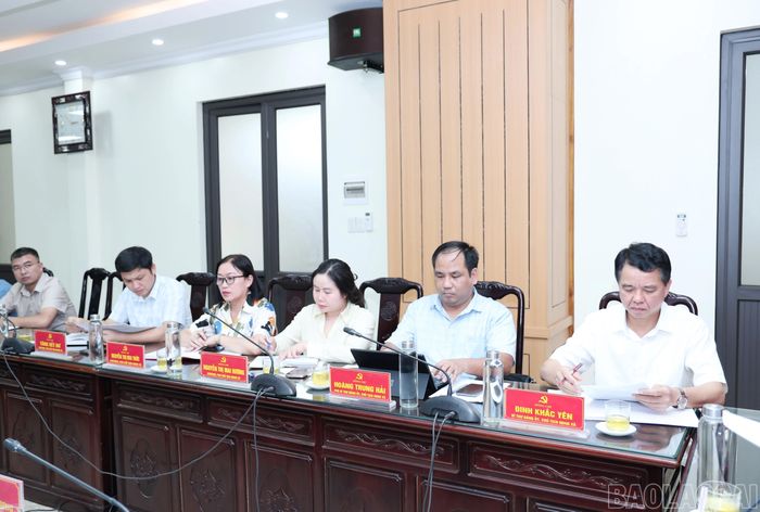 Đại biểu dự buổi khảo sát.