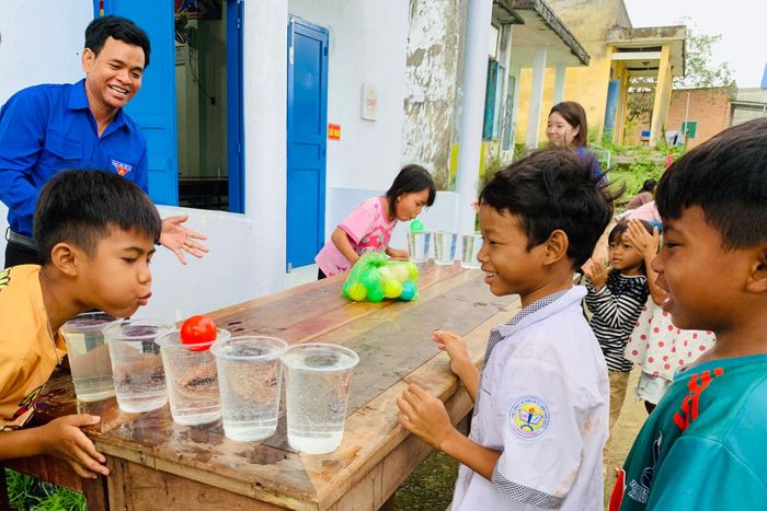 Rộn rã tiếng cười của trẻ tại buổi sinh hoạt hè