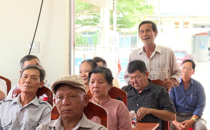 Ông Đặng Văn Xuân, cử tri xã Bảo Lâm 3 phát biểu ý kiến liên quan đến sáp nhập thôn