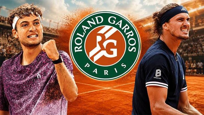 Cobolli (bên trái) và Alexander Zverev trong màn so tài kịch tính tại chung kết Roland Garros