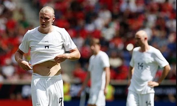 Erling Haaland thi đấu mờ nhạt khi chạm trán hàng phòng ngự tổ chức của Morocco.