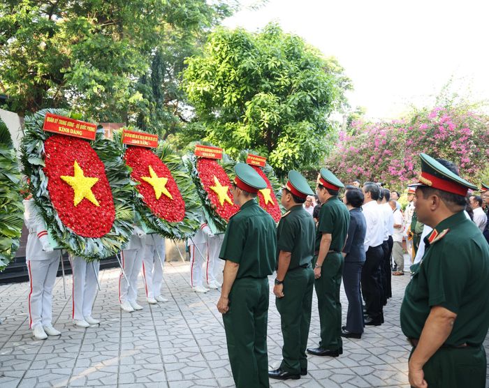Đây là một hoạt động trong khuôn khổ Chiến dịch 500 ngày đêm đẩy mạnh thực hiện tìm kiếm, quy tập và xác định danh tính hài cốt liệt sĩ còn thiếu thông tin - Ảnh: VGP/Thu Giang