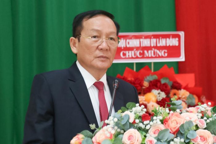 Đồng chí Nguyễn Văn Hoàng phát biểu nhận nhiệm vụ