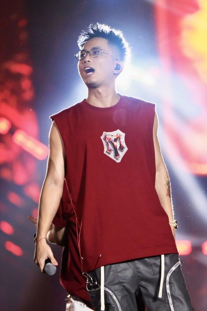 Nam rapper nhận được nhiều sự yêu mến từ khán giả khi tham gia Anh trai vượt ngàn chông gai và Gia đình HaHa.