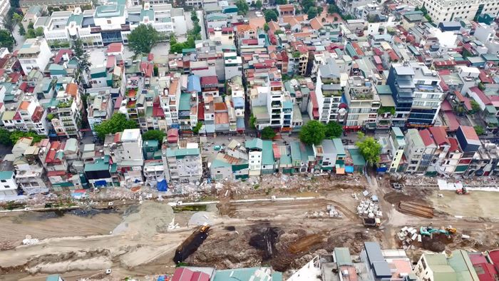 Dự án gồm 3 ô quy hoạch có tổng diện tích 6.803m2, gồm các hạng mục chính: Bãi đỗ xe- nhà để xe; trạm sạc, bể nước PCCC (ngầm), mái thu năng lượng; Cây xanh, vườn hoa…; đường nội bộ…