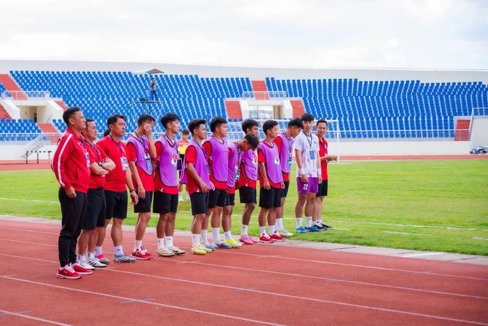 Ban Huấn luyện và các cầu thủ Đội bóng đá Lâm Đồng đặt quyết tâm, nỗ lực giành kết quả tốt nhất để đáp lại tình cảm và sự kỳ vọng của người hâm mộ tỉnh nhà