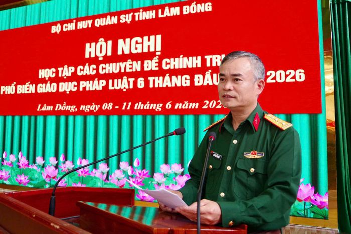 Đại tá Nguyễn Văn Sơn, Tỉnh ủy viên, Chính ủy Bộ CHQS tỉnh phát biểu