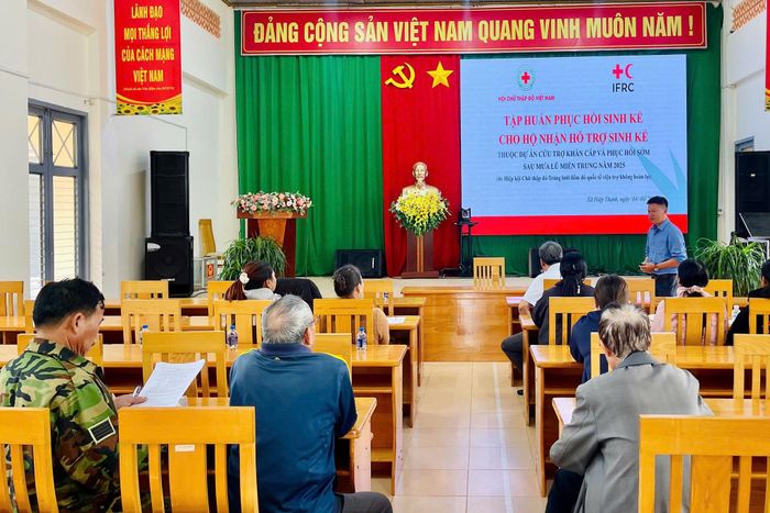 Thông qua các lớp tập huấn, người dân được trang bị thêm kiến thức và kỹ năng sản xuất, tạo nền tảng cho quá trình phục hồi và phát triển sinh kế bền vững