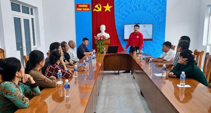Người dân tham gia lớp tập huấn phục hồi sinh kế do Hội Chữ thập đỏ tỉnh Lâm Đồng phối hợp với Trung tâm Khuyến nông tỉnh tổ chức