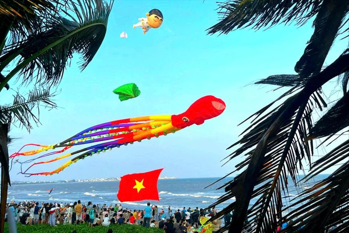 Sự kiện thu hút đông đảo người dân, du khách tham quan, theo dõi