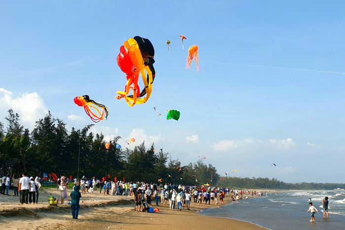 Hoạt động thu hút sự tham gia của đông đảo người dân và du khách