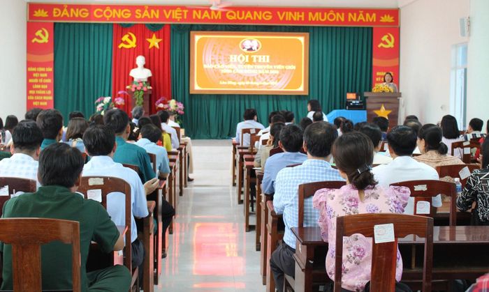 Quang cảnh diễn ra hội thi