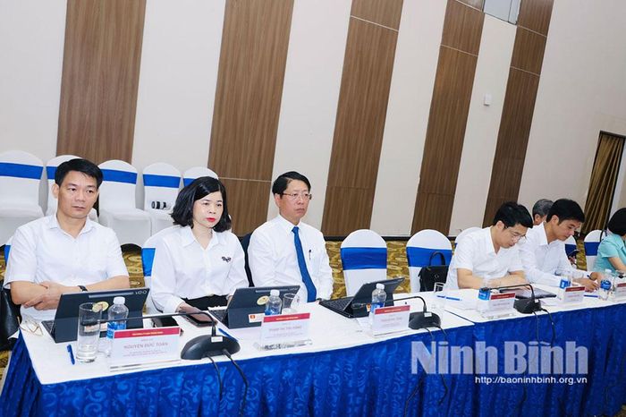 Các đại biểu dự kỳ họp.