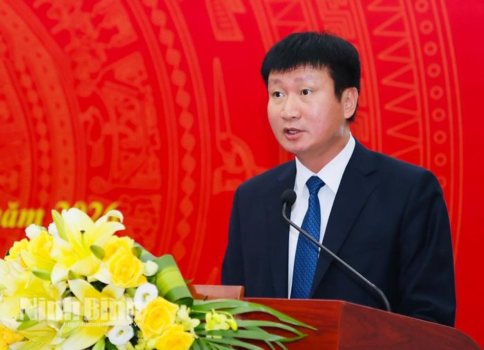 Đồng chí Trần Huy Tuấn, Ủy viên Trung ương Đảng, Bí thư Tỉnh ủy phát biểu chào mừng Kỳ họp.