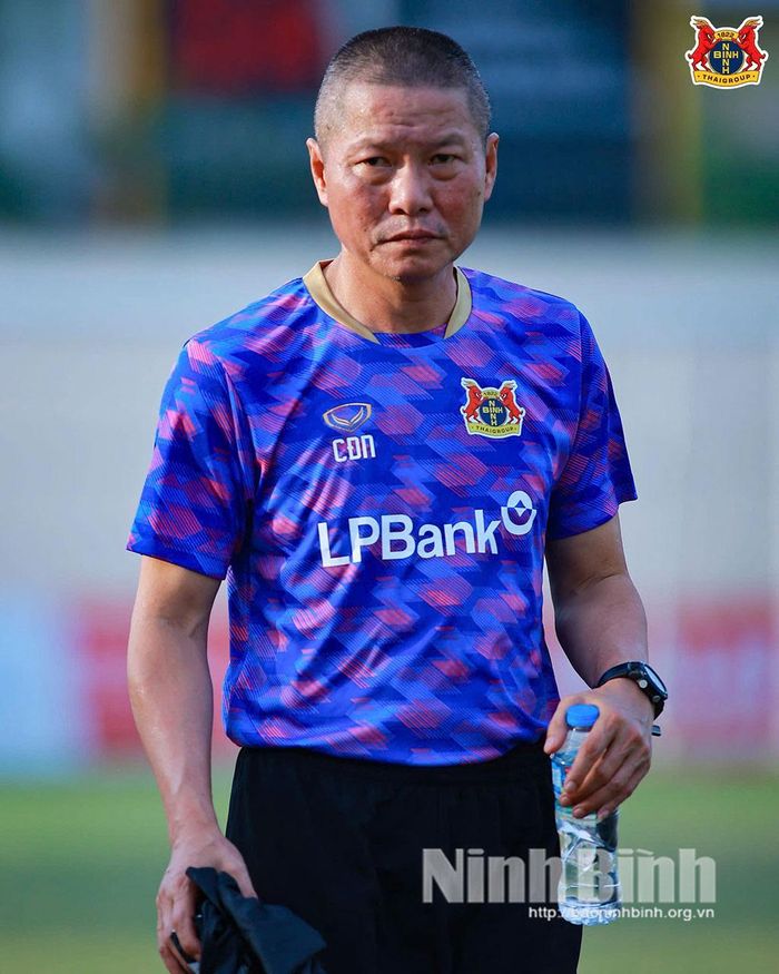 Huấn luyện viên Chu Đình Nghiêm.