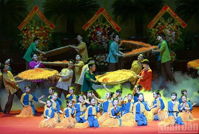 Một tiết mục tại Chương trình nghệ thuật chào mừng khai mạc Đại hội. Ảnh: Duy Linh