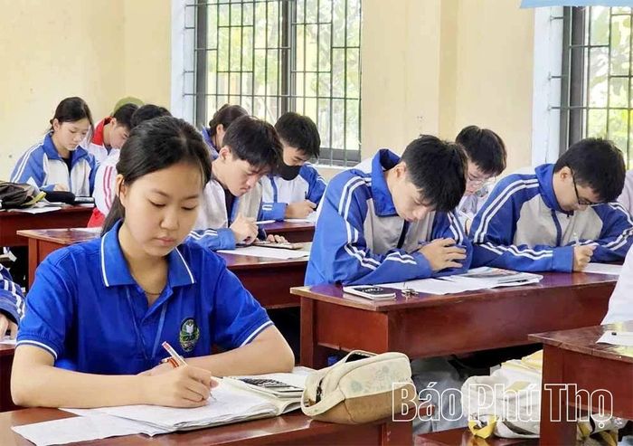 Giờ ôn tập của học sinh Trường THPT Tam Nông, xã Tam Nông.