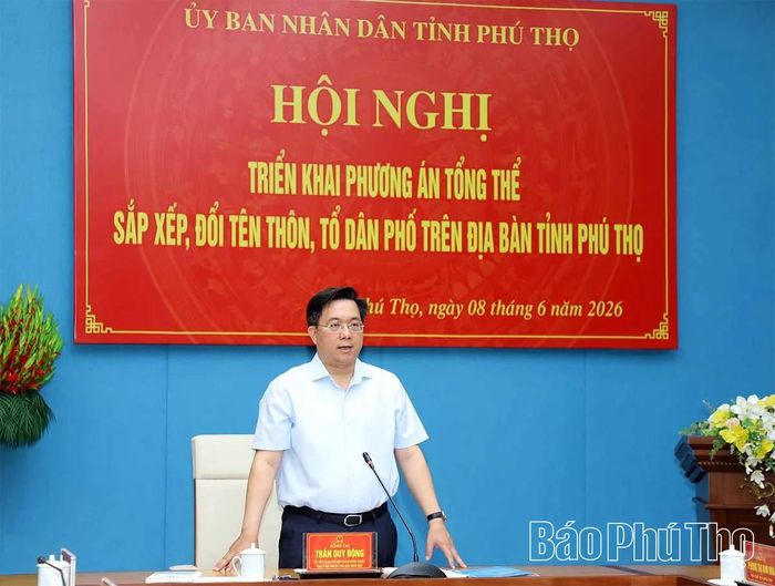 Chủ tịch UBND tỉnh Trần Duy Đông phát biểu kết luận hội nghị.