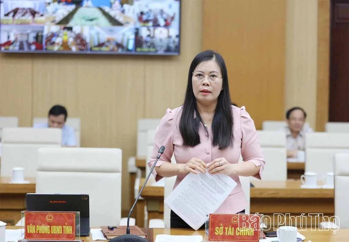 Đại diện lãnh đạo các sở, ngành phát biểu tại hội nghị.