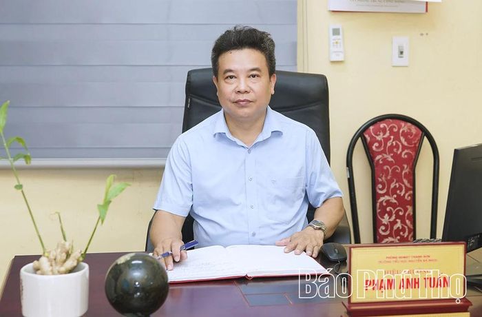 Đồng chí Phạm Anh Tuấn - Hiệu trưởng Trường Tiểu học Nguyễn Bá Ngọc, xã Thanh Sơn