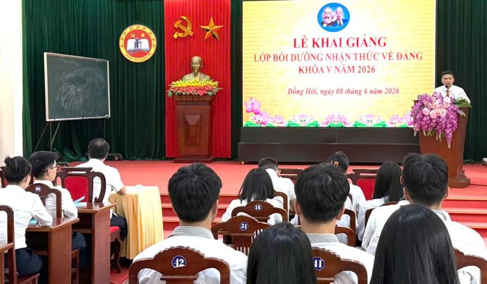 Quang cảnh lớp bồi dưỡng nhận thức về Đảng - Ảnh: H.Tr