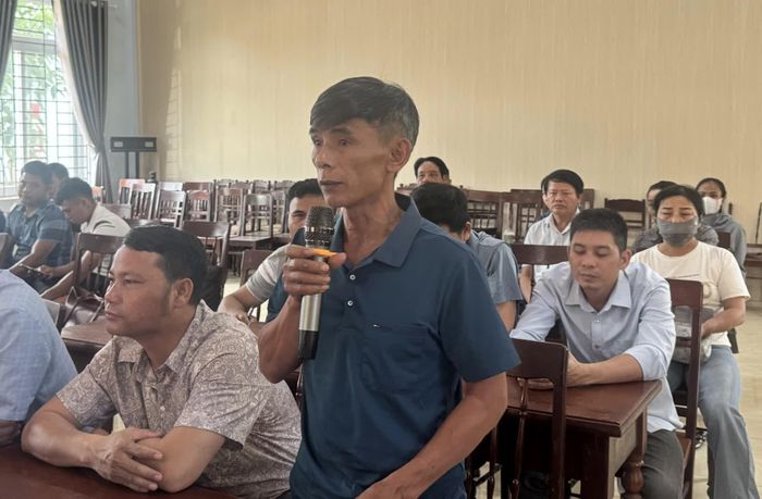 Cử tri xã Bến Quan phát biểu tại buổi tiếp xúc cử tri - Ảnh: Mai Linh