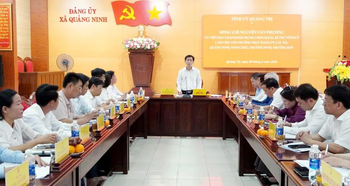 Đồng chí Nguyễn Văn Phương, Bí thư Tỉnh ủy đề nghị các địa phương tiếp tục vận hành hiệu quả mô hình chính quyền địa phương 2 cấp - Ảnh: Q.V