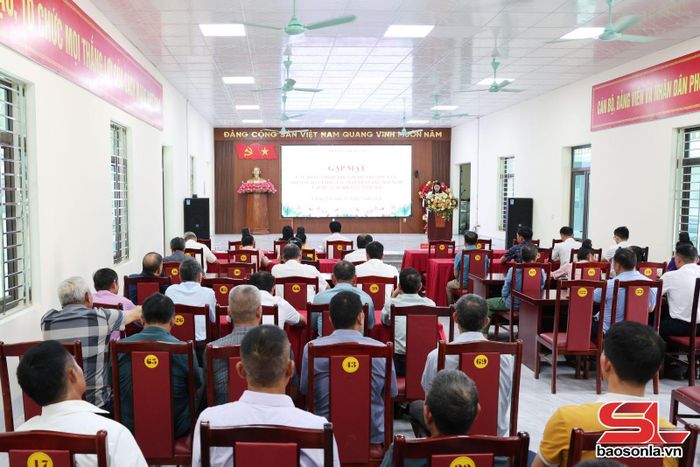 Đảng ủy phường Chiềng Cơi gặp mặt các bí thư chi bộ, trưởng bản, trưởng ban công tác mặt trận trên địa bàn.