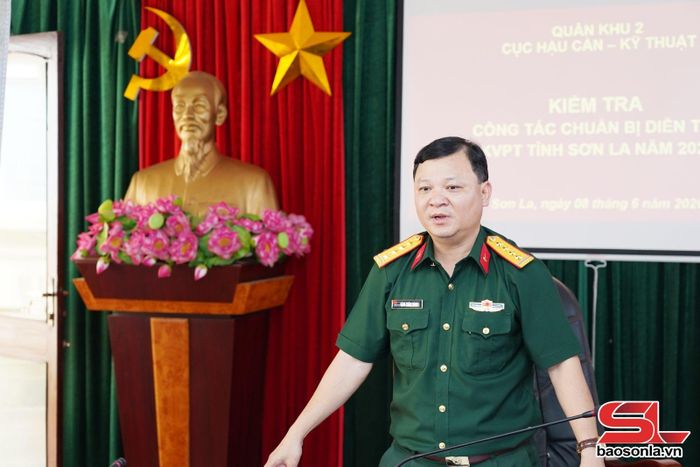 Đại diện Cục Hậu cần - Kỹ thuật, Quân khu 2 phát biểu tại cuộc kiểm tra.
