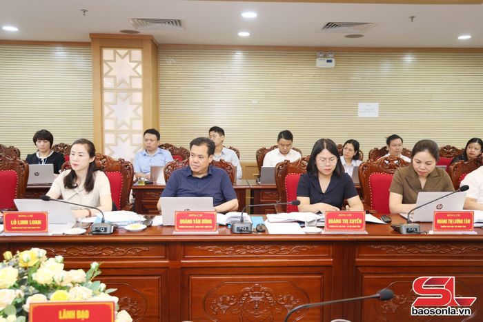 Các đại biểu dự Phiên họp.