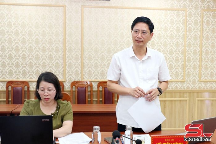 Lãnh đạo Sở Nông nghiệp và Môi trường báo cáo tại buổi làm việc.