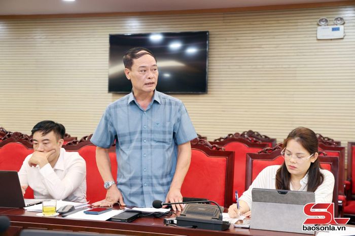 Đại diện phường Chiềng An phát biểu tại cuộc họp.