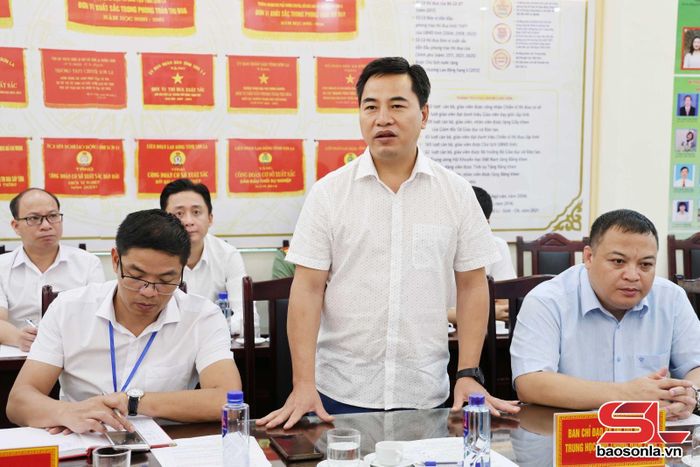 Đồng chí Bí thư Đảng ủy phường Chiềng Sinh phát biểu tại cuộc kiểm tra.