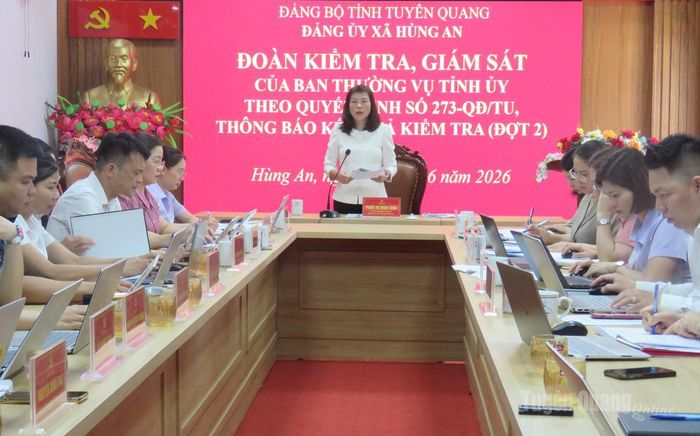 Toàn cảnh buổi làm việc.