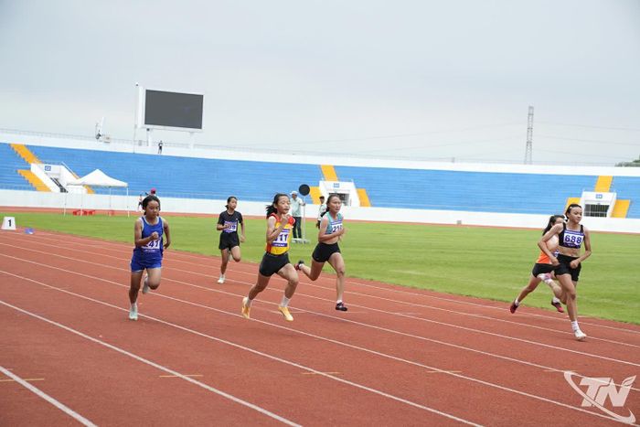 Các VĐV thể hiện tinh thần thi đấu sôi nổi khát vọng chinh phục thành tích cao.