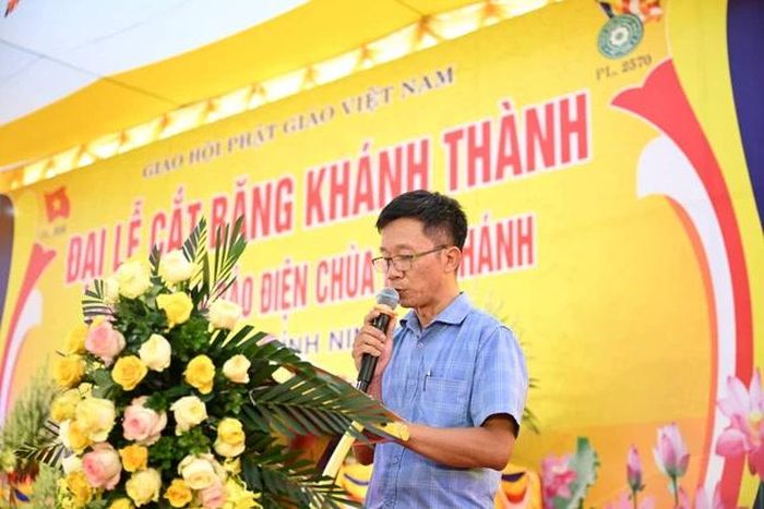 Ông Trần Đức Hiện báo cáo tổng kết quá trình xây dựng công trình