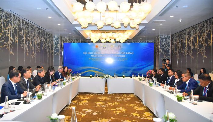 Quang cảnh buổi làm việc. Ảnh: Viết Thành.