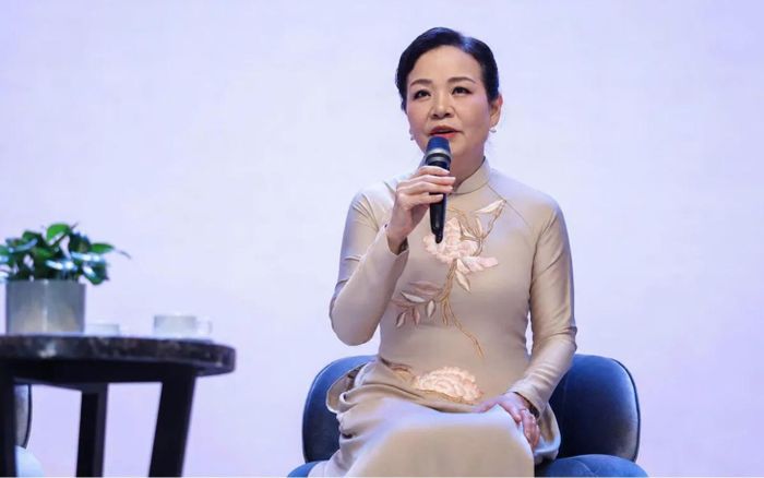 TS. Ngô Phương Lan, Chủ tịch Hiệp hội Xúc tiến phát triển điện ảnh Việt Nam. (Ảnh: BTC Tọa đàm "Vai trò nhà làm phim trẻ trong định vị điện ảnh Việt").