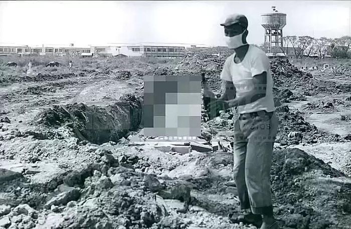 Bức ảnh được xác định chụp năm 1968 tại Nghĩa trang Đô Thành, nay là Công viên Lê Thị Riêng. Ảnh: Bộ tư lệnh TP.HCM.
