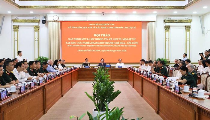 Quang cảnh hội thảo xác minh, kết luận thông tin về liệt sĩ và mộ liệt sĩ tại khu vực Nghĩa trang Đô Thành.